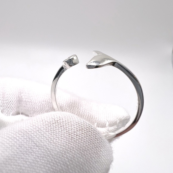 Sale $12 Firm! .925 Sterling Silver Whale Tail Ring - Picture 14 of 15